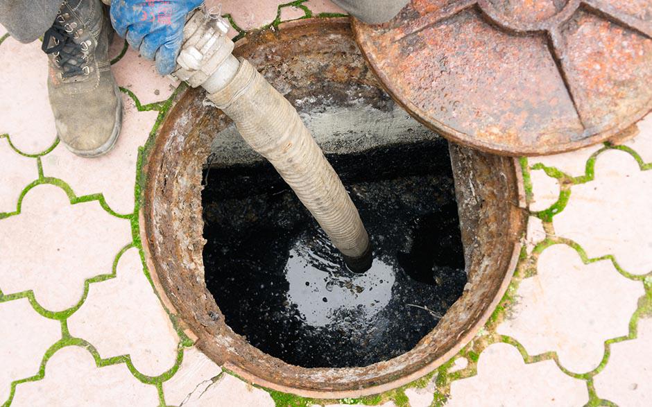 comment déboucher un wc Le Perchay